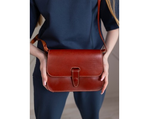 Женская жёсткая сумочка на плечо из толстой натуральной кожи