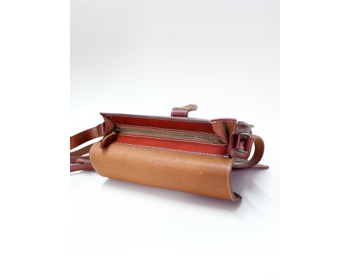 Женская жёсткая сумочка на плечо из толстой натуральной кожи